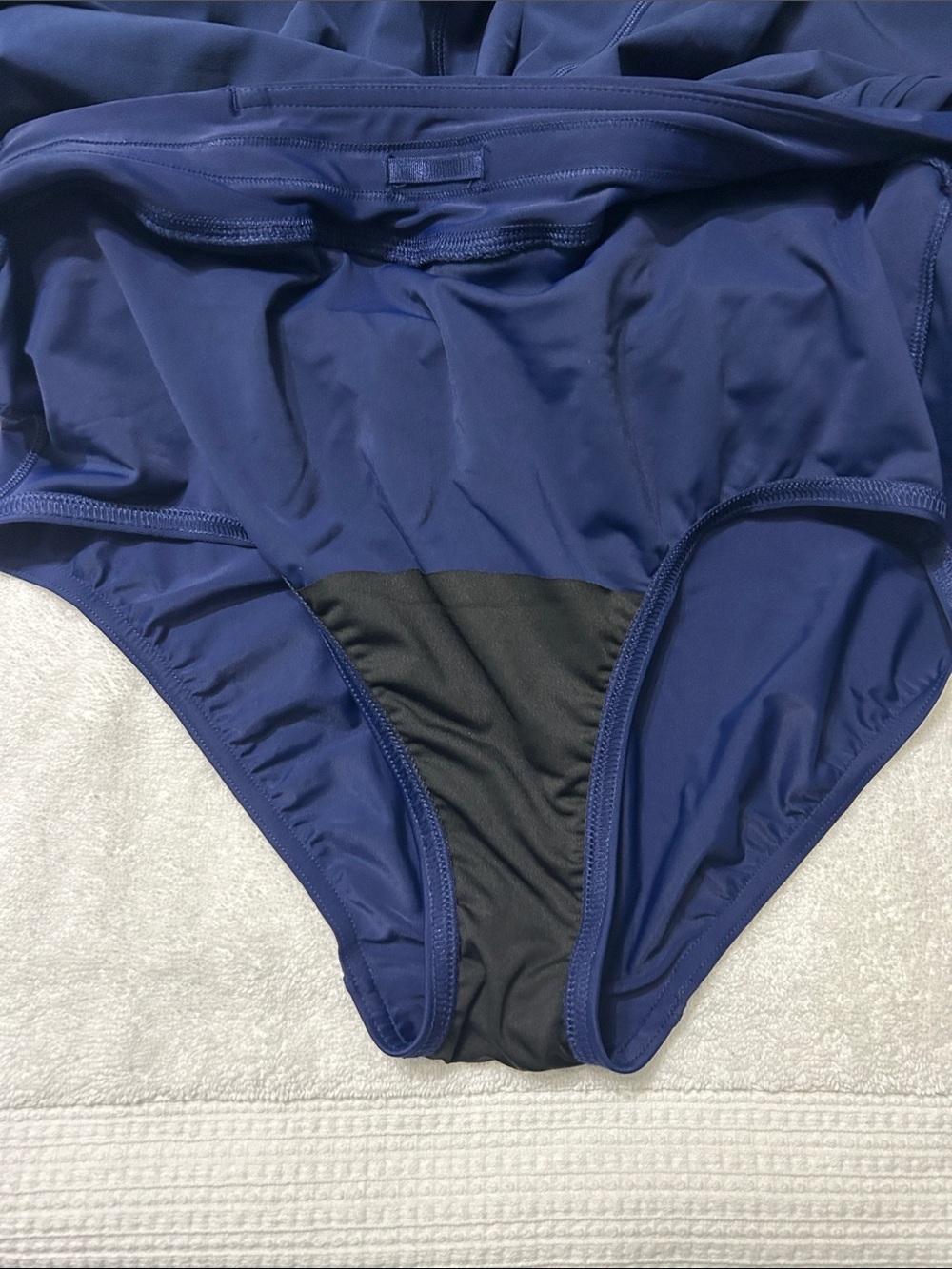 Lands' End Women's Swim Bermudas in Navy - Picture 9 of 9